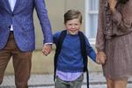 skoleklar. Prins Christian viste i dag skoletasken frem, inden turen gik til Tranegårdsskolen i Hellerup, hvor den femårige prins skal begynde i 0. klasse. 
