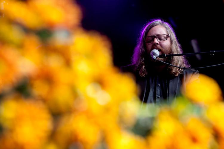 Koncert. Søren Huss med band fik  mænd til at græde og kvinder til at synge med på Smukfest. 