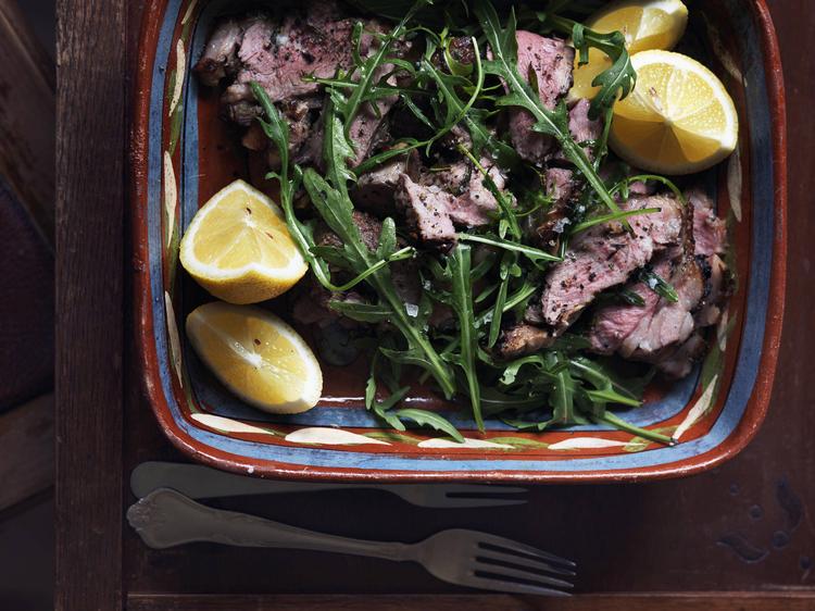 Trekløver. Rosmarin, citron og hvidløg er tre ingredienser, der er som skabt for lammekød, mener Cartsen Kyster. 