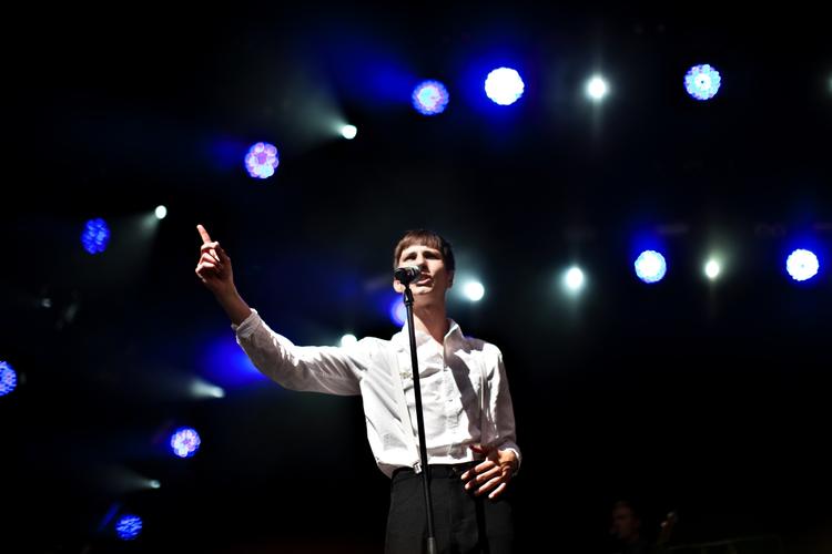 Performer. Snart vil det ikke være nødvendigt at stille spørgsmålstegn efter Vinnie Who. Det beviste han i torsdags med elegant discodans i bøgeskoven. 