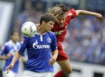 pres. Schalkes Klaas-Jan Huntelaar (tv) var den store spiller i endnu et ydmygende nederlag til FC Köln. 
