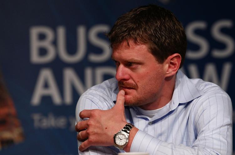 anklager. Ifølge Floyd Landis har Alberto Contador ikke rent mel i posen. 