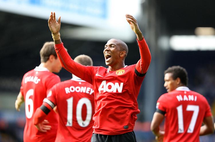 debut. En aflevering fra den tidligere Aston Villa-spiller Ashley Young blev optakten til det afgørende selvmål mod West Bromwich. 