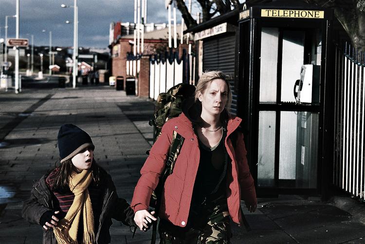 Hjemvendt. Joanne Froggatt er god som soldaten, der vender hjem fra Irak til børn, mand og traumer. 