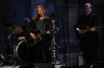Skuespiller/musiker. Jeff Bridges har spillet musik hele livet. Nu står han på scenen foran sit band, og i dag og udgiver han et nyt album. 