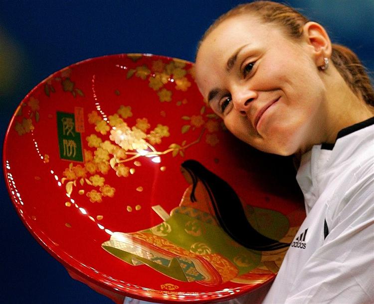 Da Martina Hingis tidligere på måneden vandt i Tokyo, var det hendes 43. WTA-sejr. 