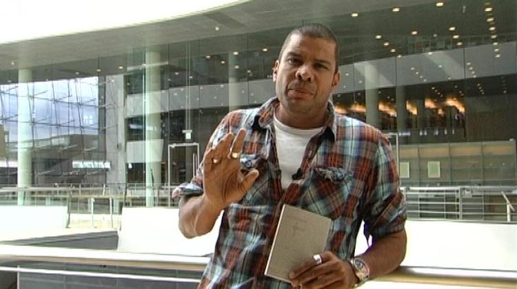 Informationslede. Stol ikke blindt på den information, du bliver stillet overfor, formaner Vincent Hendricks bogen »Oplysningens Blinde Vinkler«, som han har skrevet med filosofikollega Pelle Guldborg Hansen. 