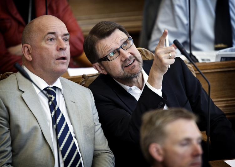 Vred. »I mine øjne er det det rene og skære fup og svindel. Hvis han vil nedlade sig til at være en svindler og en snyder, så er det ham, der har et kæmpestort integritetsproblem«, siger Søren Espersen om  Hüseyin Arac (S). 