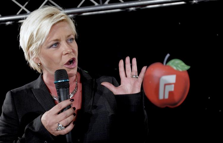 »Jeg tror ikke et øjeblik på, at det norske folk er blevet socialister. Det handler bare om at komme tilbage til den debat, vi havde før«, siger lederen af Norges Fremskrittspartiet, Siv Jensen. 