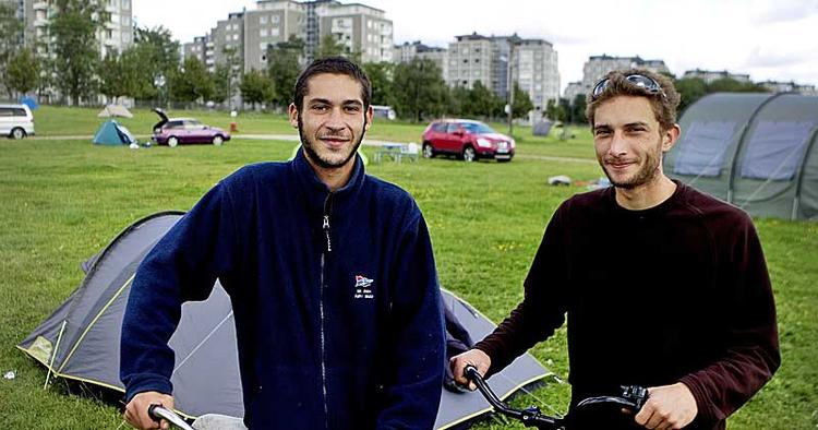 TØRVEJR. Vincent (til venstre) og Olivier måtte droppe en koncert på Christiania på grund af skybruddet søndag. 