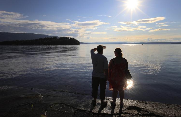 Dobbeltmareridt. Først så Anzor Djoukaev sine venner bliver skudt, så blev han fængslet for mordene på dem. 