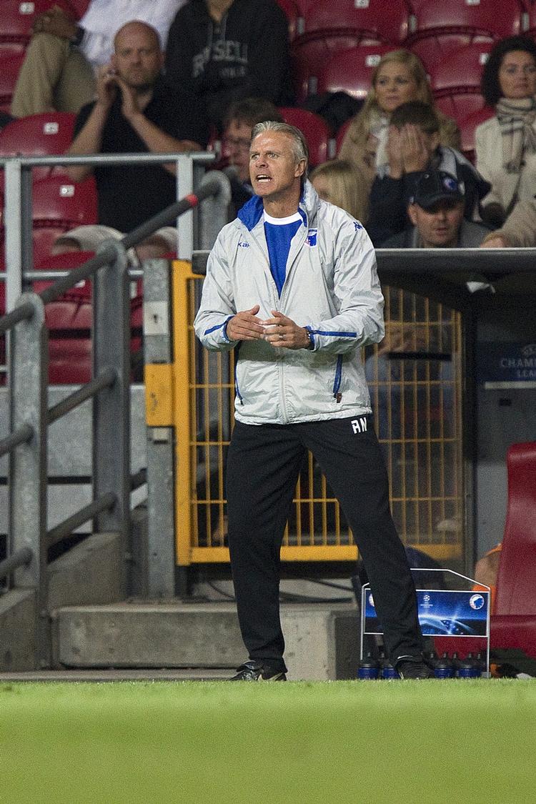 åh-nej. FCK-træner Roland Nilsson så sit hold følge slagplanen, men den rakte ikke mod Viktoria Plzen. 