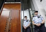 varetægtsfængsling. Ved retten i Oslo blev Anders Behring Breivik sendt fire uger i isolationsfængsel, men det er ulovligt afslører norsk avis. 
