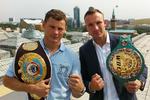 vm-kamp. Robert Stieglitz (tv) og Mikkel Kessler poserer for kameraet med deres VM-bælter, da kampen i går blev annonceret. 