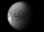 Titan. Den massive, pileformet sky er på størrelsen med staten Texas. 
