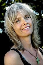 krimiserie. Elsebeth Egholm får nu sine krimier gjort til levende billeder i ny tv-serie. 