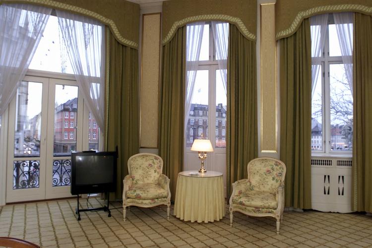 Auktion. D'angleterre har altid været et fashionabelt hotel. Billedet her er fra Royal Suite, hvor blandt andre Sir Elton John har overnattet. 