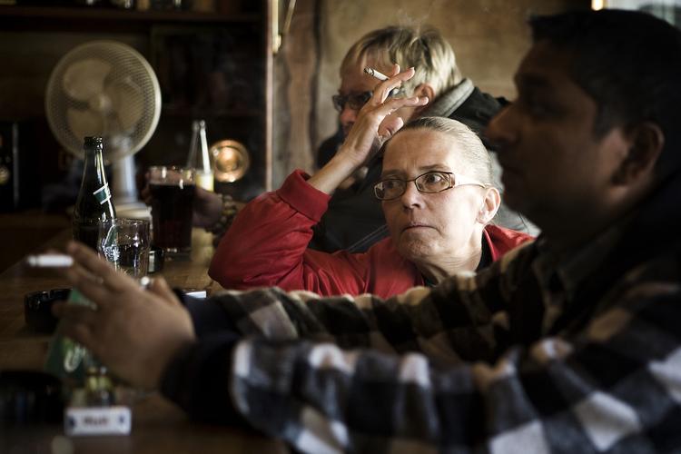 Rygning. Danmark lever ifølge en række organisationer ikke op til en konvention om tobakskontrol. 