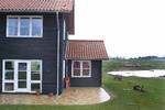 Omtanke. Det økologiske bofællesskab Munksøgård ved Roskilde har solceller på taget, jordsten og papiruld i murene og bæredygtigt træ under fødderne. 