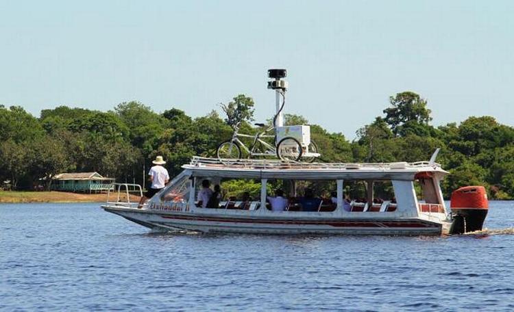 FOTOTOGT. Googles Street View-kamera er monteret på en cykel, der nu sejles op ad Amazonfloden. 