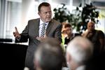 VALGKAMP. Statsminister Lars Løkke Rasmussen (V) besøgte i tirsdags Kalundborg Havn og talte med medarbejdere hos virksomheden Pronova. 