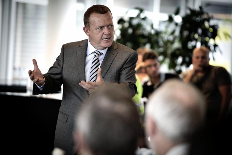 VALGKAMP. Statsminister Lars Løkke Rasmussen (V) besøgte i tirsdags Kalundborg Havn og talte med medarbejdere hos virksomheden Pronova. 