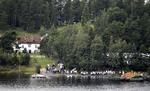 Besøg. I går besøgte pårørende Utøya, og i dag kommer turen til de overlevende fra massakren, hvor 69 primært unge mennesker blev dræbt. 