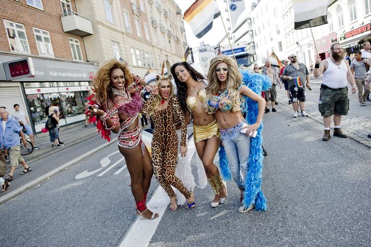 Fest. Årets Copenhagen Pride Parade gik fra Frederiksberg Rådhus til Københavns Rådhus, hvor paraden endte i en stor fest. 