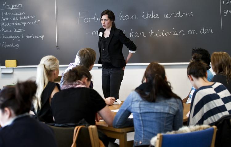 Nedjustering. Forskere mener, at man skal sænke ambitionen om, at 95 procent af en ungdomsårgang får en uddannelse efter folkeskolen. Sæt målsætningen ned til 85 procent, lyder det. 