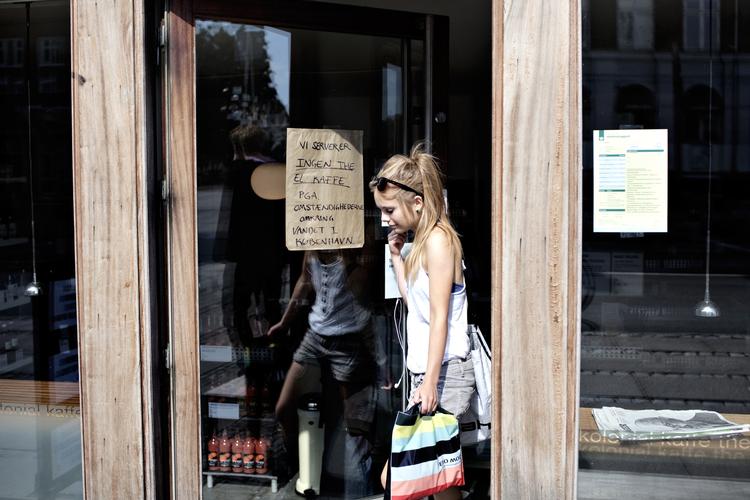 Vandproblemer. Emmerys på Nørrebro har midlertidigt droppet salget af kaffe og te. Vandet kan ikke varmes tilstrækkeligt op til at slå bakterier ihjel. 