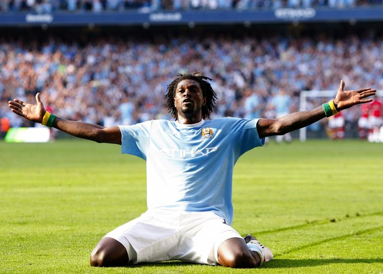 Verdensborger. Adebayor er født i Togo, men har også nigerikansk pas. Han har spillet i klubber i Frankrig og England og vil nu til Italien... 