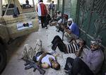 Hviletid. Libyske oprørere tager en pause under fremrykningen mod Tripoli. 