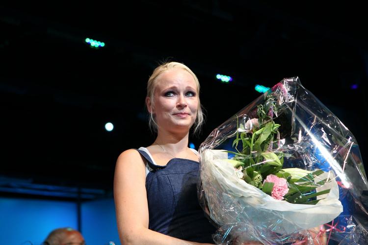 Tillykke. Vicki Berlin var meget bevæget, da hun blev køret til årets Dirch. 