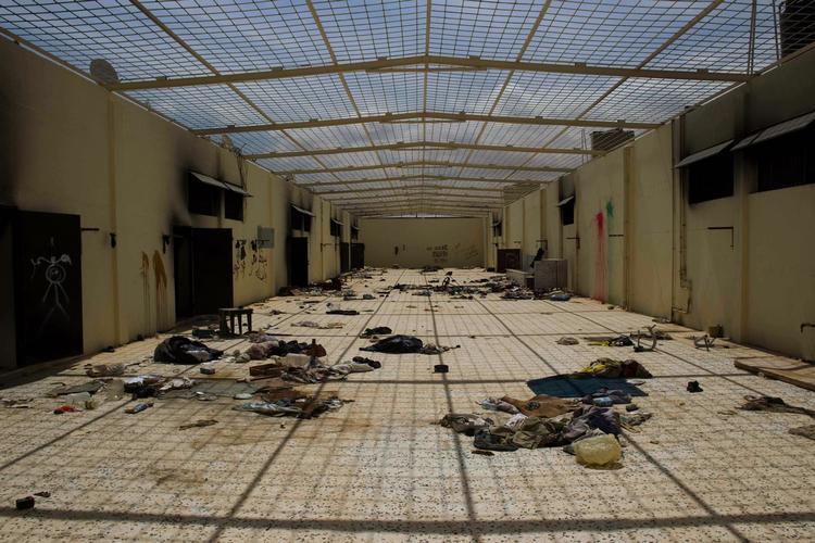 FÆNGSEL. Oprørere har fundet et af Gaddafistyrets fængsler og sat fangerne fri. Her et foto fra et Gaddafi-fængsel i Benghazi, som regimet tabte til oprørerne i februar. 