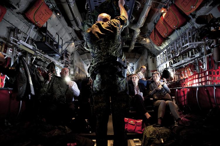 LIBYEN. Danske politikere på besøg i Libyen. 11. august blev partierne bag Danmarks indsats enige om at forlænge mandatet. Hvis Gaddafi væltes, rejses spørgsmålet nu om Danmarks rolle i Libyen. 