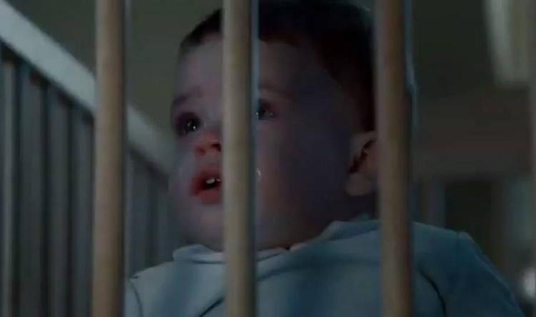 Billigt. Scene fra den sidste Harry Potter-film, hvor en meget ung  'hovedrolleindehaver' sidder i sin tremmeseng og får skudt alskens skidt i hovedet af bad guy-Voldemort. Ikke nogen stor rolle måske, men 400 kroner... Det er for lidt, mener babys mor. 