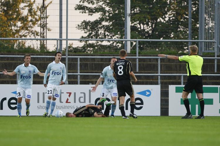Straffe. AaB havde muligheden, at dommer Michael Svendsen fløjtede for straffespark i Haderslev, men Rasmus Würtz brændte det store tilbud. 