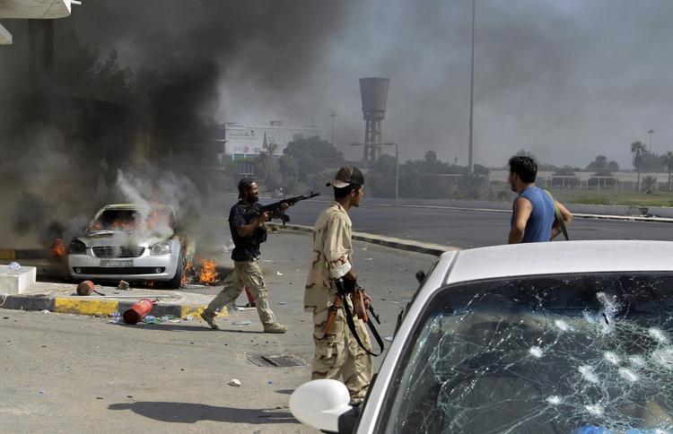 Menneskejagt. Oprørerne har efterhånden kontrol over Tripoli - nu leder de efter diktator Moamar Gaddafi. 