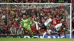 Titeljagt. Manchester United åbnede titeljagten på Old Trafford ved at banke Tottenham overlegent. 