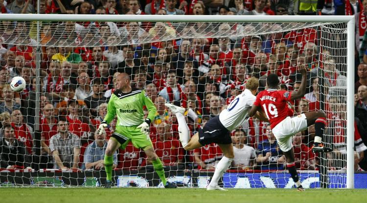 Titeljagt. Manchester United åbnede titeljagten på Old Trafford ved at banke Tottenham overlegent. 
