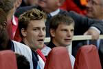 bænket. I Arsenal sidder Nicklas Bendtner uden for - her sammen med Andrej Arsjavin - omend det blev til 10 minutters spilletid i weekendens ligakamp. 
