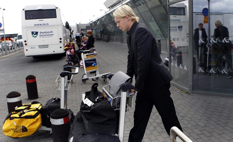 rejseklar. Fra Danmark til Italien til Tyskland og nu måske til Italien igen. Simon Kjær har allerede været vidt omkring. 