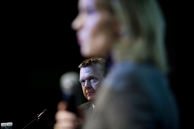 Mistillid. Løkke og Thorning taler og taler om, hvordan Danmark kommer ud af krisen. Men danskerne lytter ikke længere. 