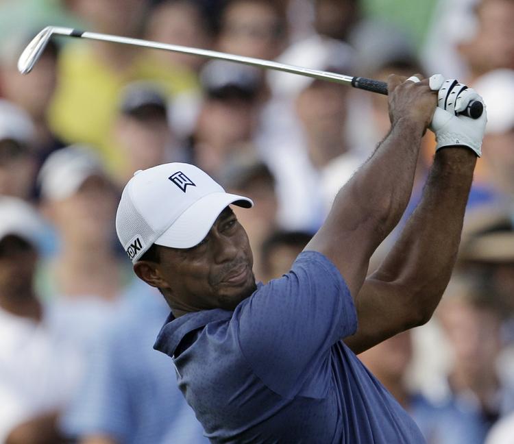 lige? Selv en Tiger Woods skal lige vænne sig til, at bolden ny ryger lige ud. 