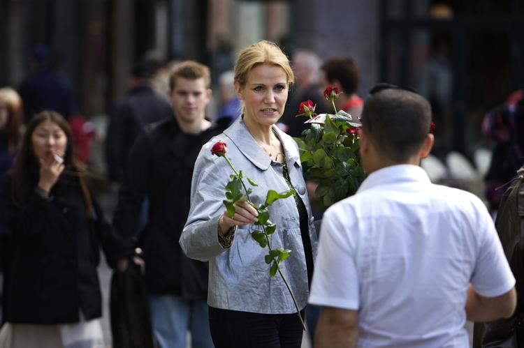 Valgkamp. »Den personlige anbefaling og det personlige engagement er uden sammenligning den mest effektive form for politisk kommunikation«, skriver partisekretær. Arkivfoto fra EU-valgkampen i 2009. 