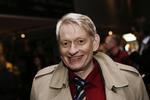 Slut. Han kunne rokke med ørerne som ingen andre. Og har sat tydelige aftryk på dansk showbizz. Her er han til uddelingen af Bodil-priser i 2008. 