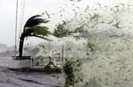 hærgen. Florida oplever ofte at blive rusket godt igennem af en orkan. Billedet viser hvordan orkanen 'Jeanne' piskede vandet op i 2004. 