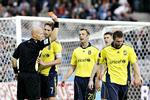 rødt. Mikael Nilsson var helt klar over, at han var gået over stregen, da han skubbede til dommeren under Brøndbys kamp mod AGF. 