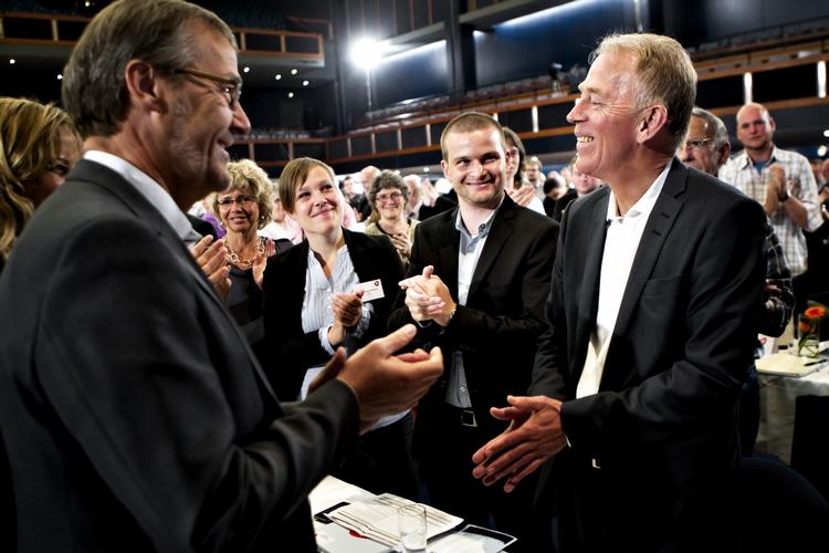 Løfter. SF's finansordfører Ole Sohn (tv) mener ikke, at partiet har problemer med troværdigheden, selvom en stor del af medlemmerne ikke holder sig til partiets politik om ikke at hæve boligskatterne. 