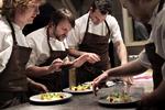 Stjernekok. René Redzepi er blevet kendt som chefkokken på NoMa. Han er én af arrangørerne bag MAD Foodcamp. 